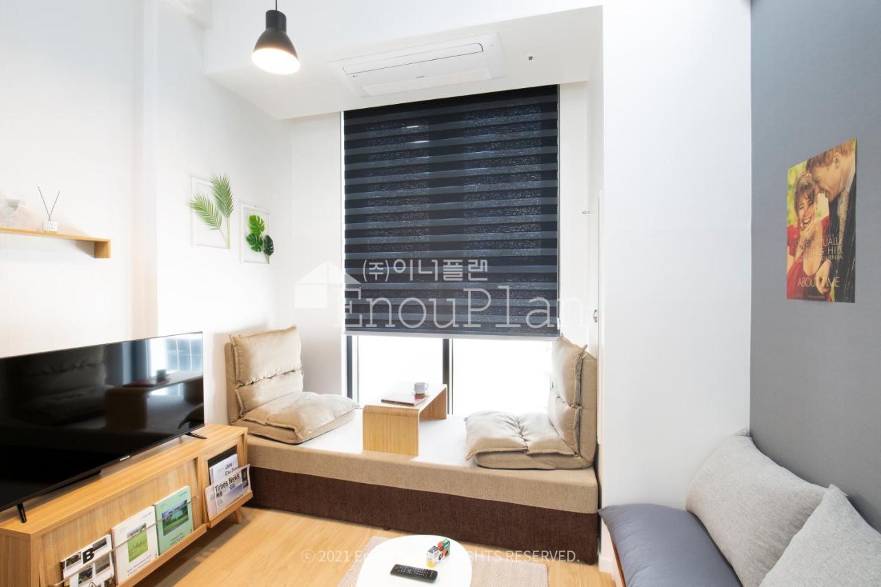 Busan Studio 202 Hotel Exterior photo