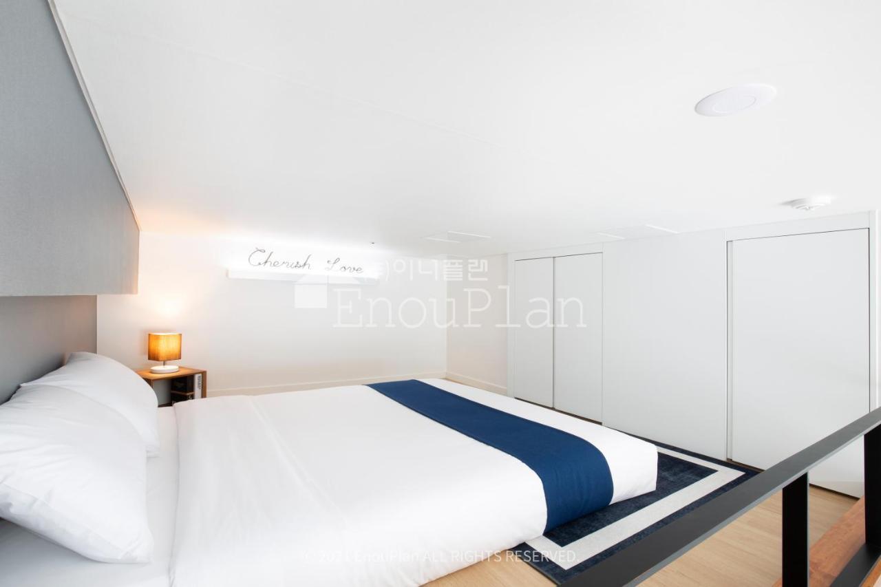Busan Studio 202 Hotel Exterior photo