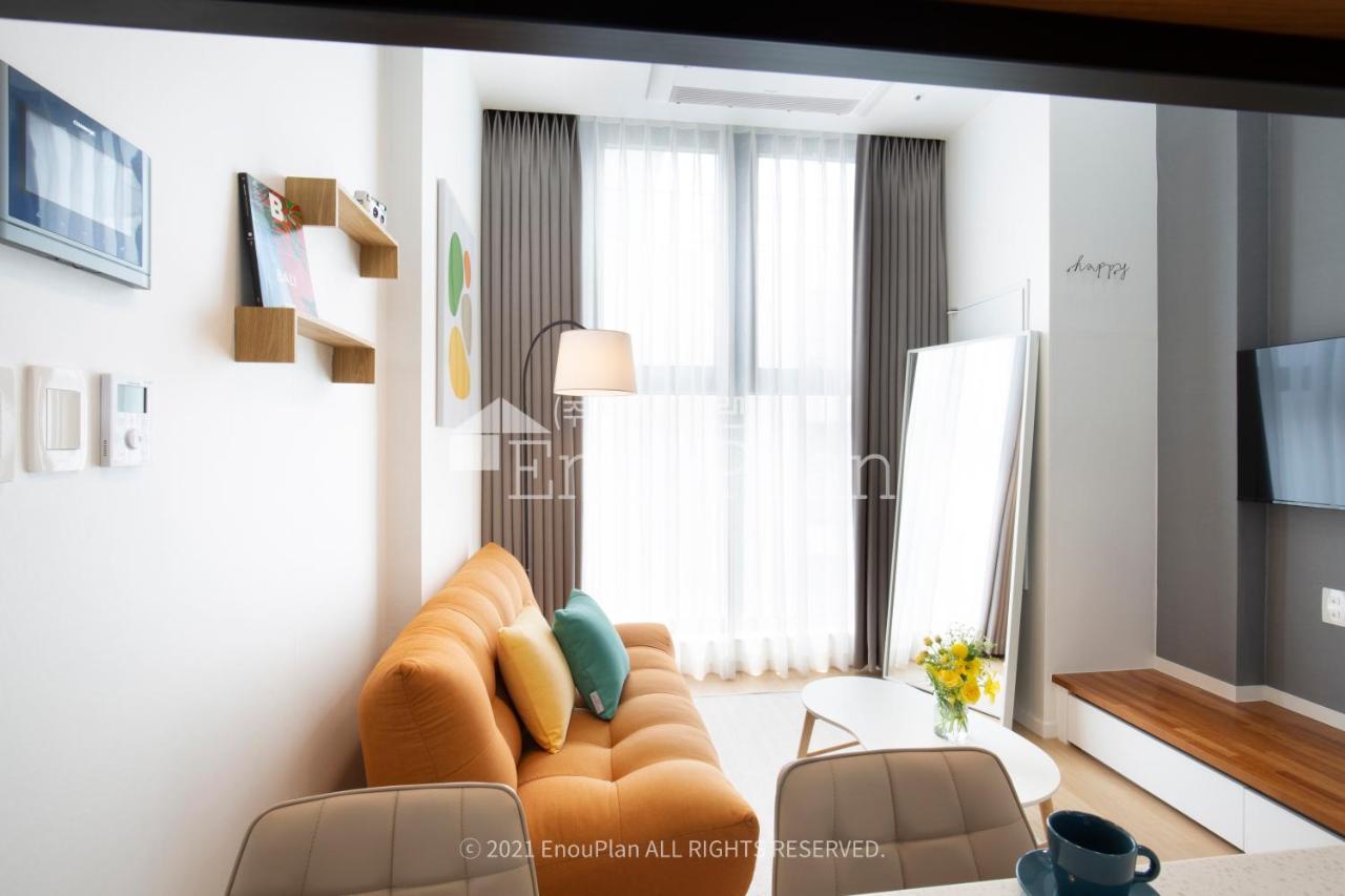 Busan Studio 202 Hotel Exterior photo