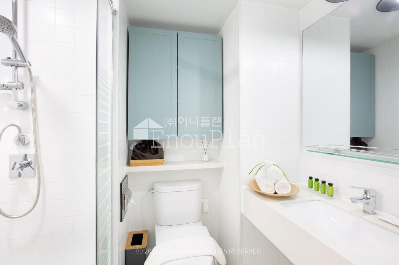 Busan Studio 202 Hotel Exterior photo